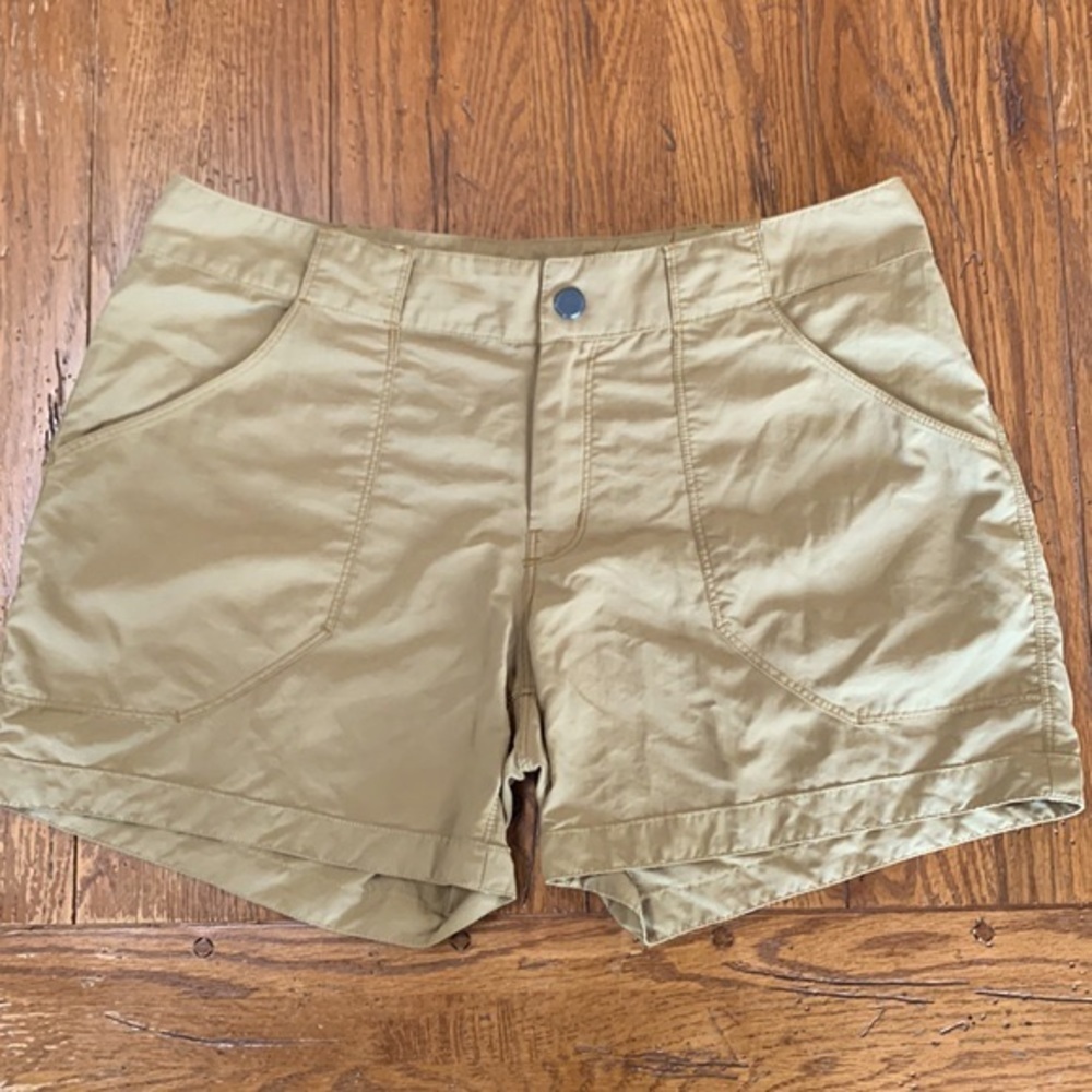 Mountain Hardwear Nylon Tech Hiking Shorts Women’s Light Tan Outdoors Size 10